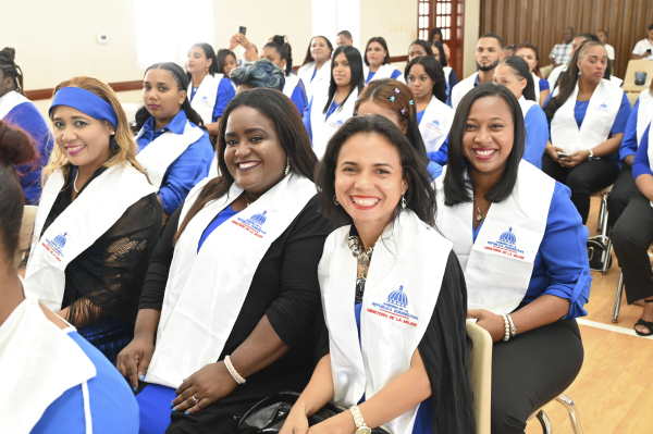 Ministerio de la Mujer gradúa a más de 160 personas de sus Centros de Capacitación María Teresa Quidiello y Zoraida Heredia Viuda Suncar