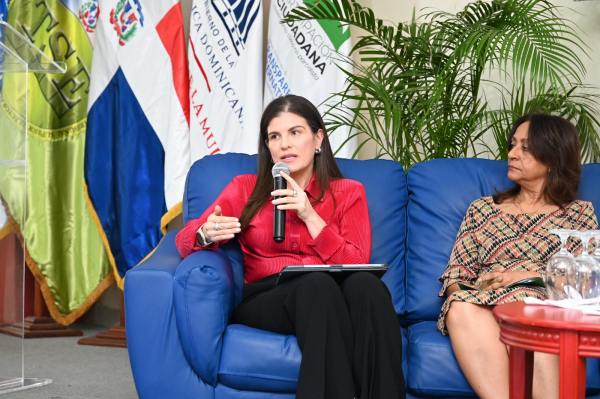 Directora de Gabinete del Ministerio de la Mujer destaca avances en la participación política de las mujeres
