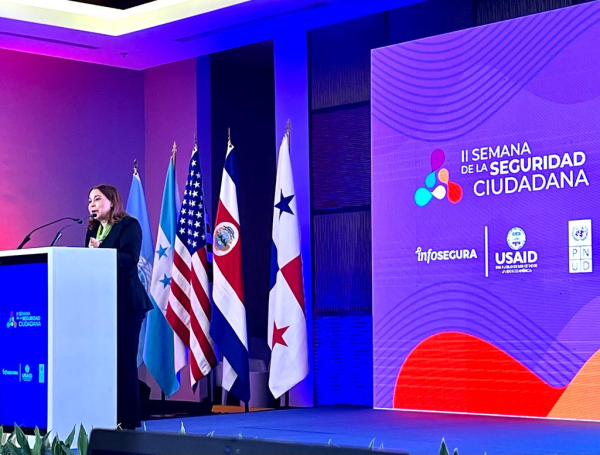 Ministra de la Mujer participa en panel sobre Políticas Públicas de Seguridad Ciudadana con Enfoque de Género en Panamá
