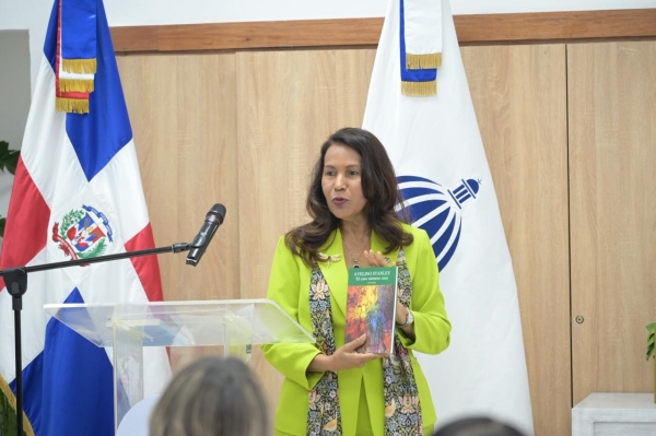 Conmemoran natalicio de Abigail Mejía con conferencia sobre la “construcción de la voz femenina”