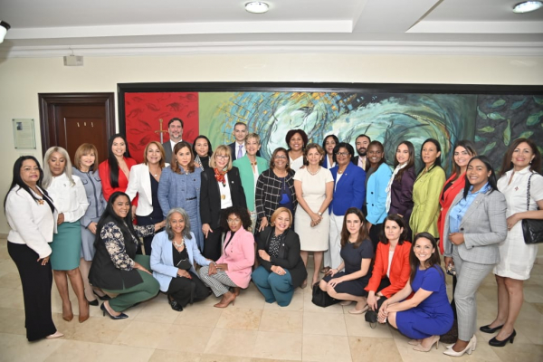 Ministerio de la Mujer encabeza visita oficial al Congreso Nacional junto al Grupo de Alto Nivel de la OEA