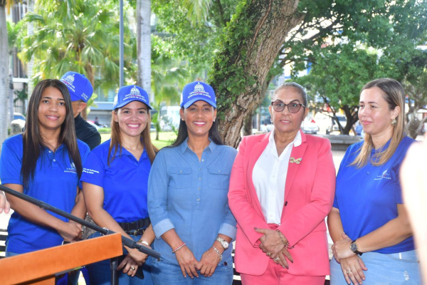 Ministerio de la Mujer lleva el Puerta a Puerta “Vivir sin Violencia es POSIBLE” a la provincia Duarte