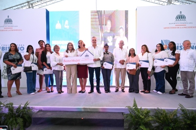 Jefas de Hogar en Santo Domingo Norte elevaran su calidad de vida con la entrega del Bono Mujer