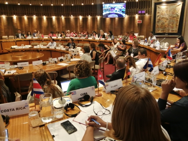 Compromiso de Santiago: en la Cepal, Ministra de la Mujer se comprometen a acelerar esfuerzos para cumplir la agenda regional de género