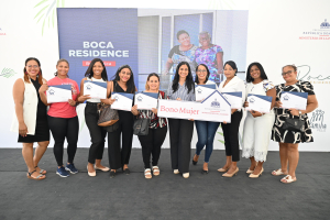 Ministerio de la Mujer otorga más de 5 millones de pesos en Bono Mujer a jefas de hogar en Boca Chica