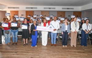Ministerio de la Mujer entrega RD$ 10,097,500.00 millones de pesos en Bono Mujer a 41 beneficiarias