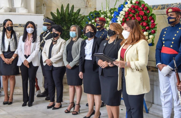 Ministerio de la Mujer rinde homenaje a Duarte en su natalicio