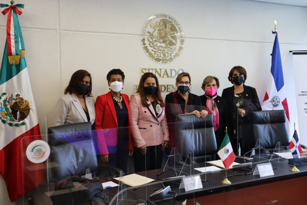 Ministra de la Mujer se reúne con Comisión de Igualdad de Género del senado mexicano
