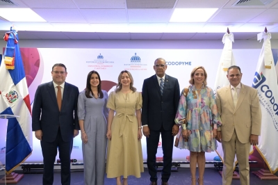 MICM y Ministerio de la Mujer promueven liderazgo femenino en la industria junto a la EOI de España
