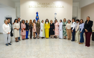 Galardonadas de la Medalla al Mérito de la Mujer 2026 participan en espacio de socialización