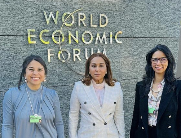 Ministra de la mujer resalta ante el Foro Económico Mundial políticas y programas dominicanos para reducir la brecha de género  