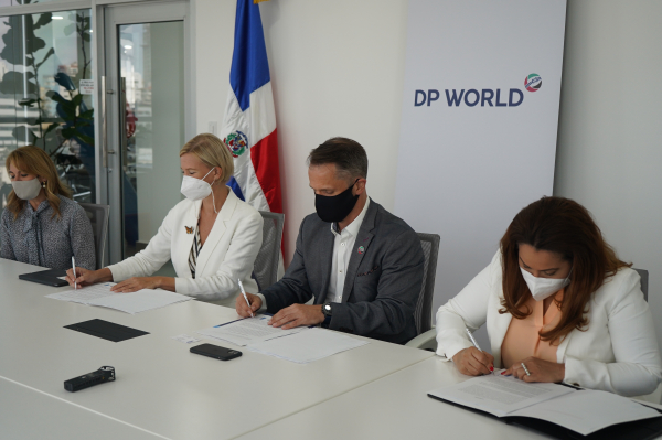DP World Caucedo firma carta de compromiso con Ministerio de la Mujer y PNUD para obtener el Sello Igualando RD