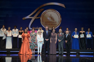 Presidencia y Ministerio de la Mujer imponen la Medalla al Mérito a 16 dominicanas por su destacada trayectoria