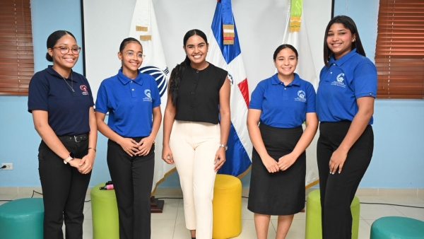 Ministerio de la Mujer y Good Neighbors realizan panel para prevenir embarazos en adolescentes