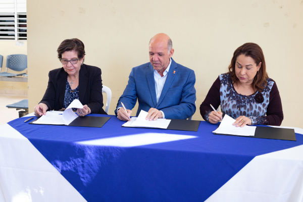 Ministerio de la Mujer y CTC firman acuerdo para impulsar oportunidades de formación para niñas y mujeres de Salcedo