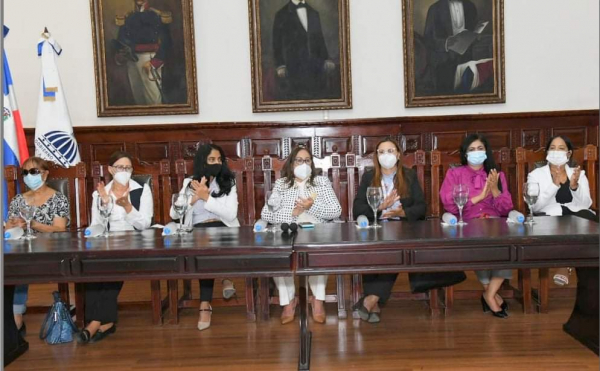 Ministerio de la Mujer acercará sus servicios a los hogares en Santiago 