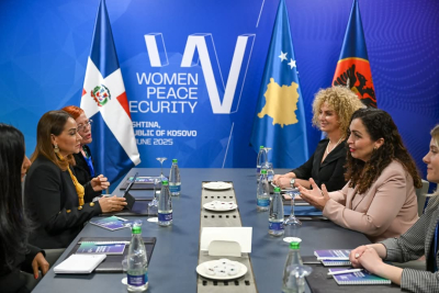 Ministra de la Mujer se reúne con la presidenta de Kosovo en el marco del Tercer Foro Internacional Mujeres, Paz y Seguridad